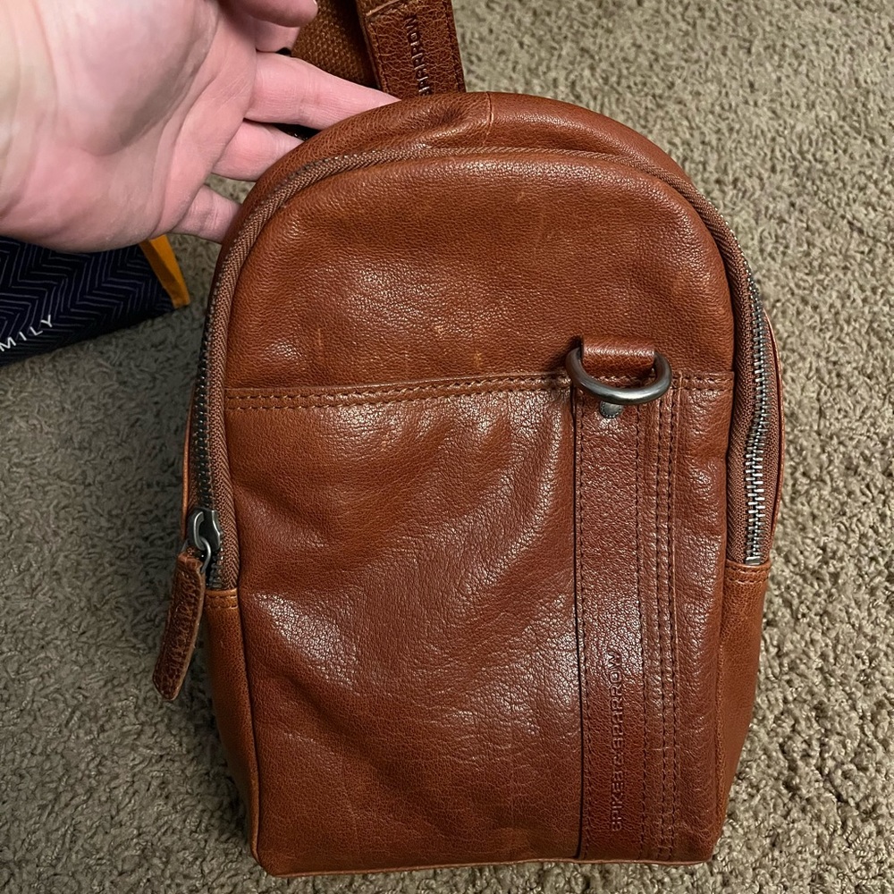 Spikes & Sparrow slingbag leather backpack